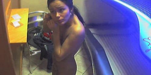 Voyeur webcam nude girl in solarium part2