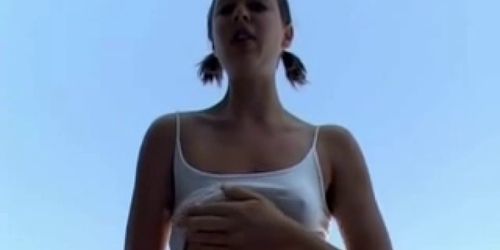 Girl masturbating in PUBLIC - AND ORGAMS