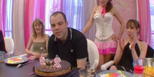 Birthday tourne en orgy avec pornstar Charlotte de Cast