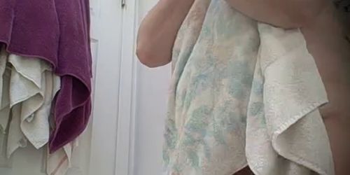 my bbw girl drying her tittys,nipples, belly and hairy 