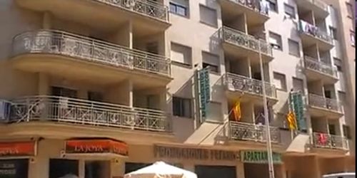 hidden camera girl without panties on balcony