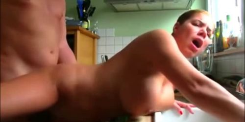 Amateur Babe Sex in the kitchen