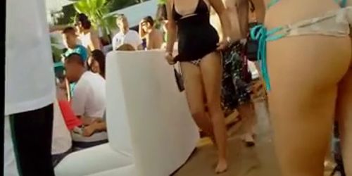 Great butt in tiny bikini on pool party !