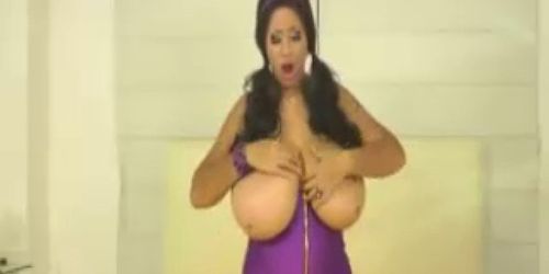 BIG BOOBED LATINA ( . )( . )