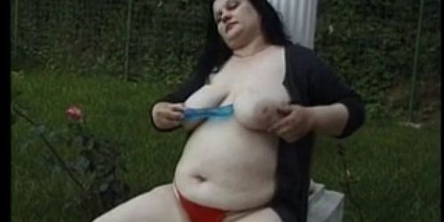 Voluptuous brunette fucks her horny pussy outdoors