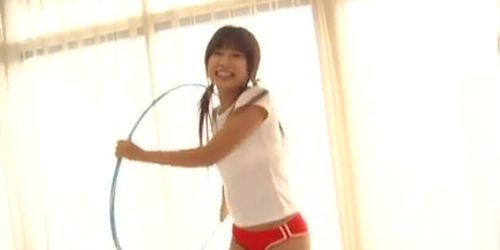 RYOUKE Yua playing Hula-Hoop