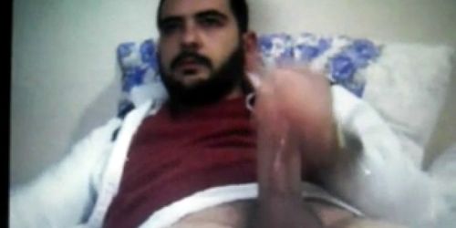 bearded hot guy wank his big cock