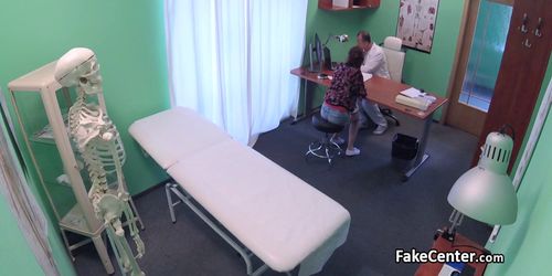 Doctor gave facial cumshot to his patient