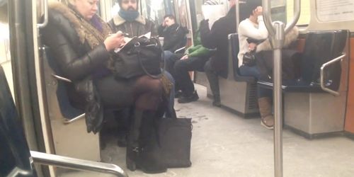 sexy mature legs & ass montreal subway2