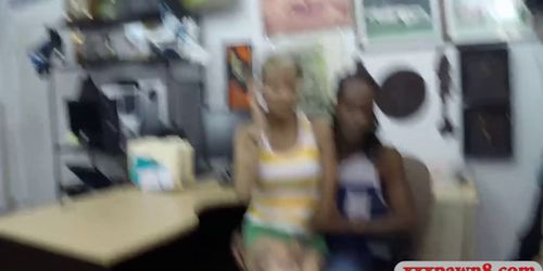 Black guy let the pawn man fuck his GF at the pawnshop