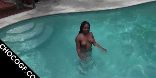 Tattooed Choco slut sucking dick by the pool