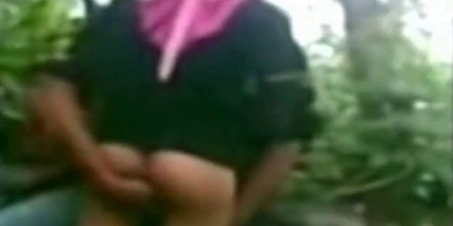 indonesian Teen Fucked by her BF in a Jungle