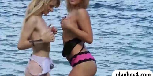 Babes in bikini gets fucked by the shore