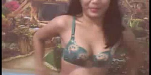 Hot Asian masturbates in front of the webcam