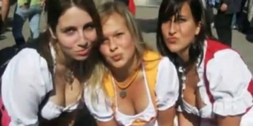 Hot Dirndl Babes