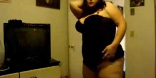 Cute BBW Dancing and Stripping