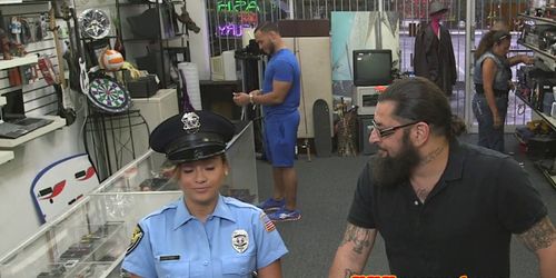 Pawning police babe sucking dick for cash