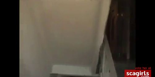 Je suce le voisin dans l escalier  CUCKOLD