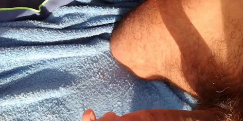 mamando a maduro en la playa suck oldman in the beach