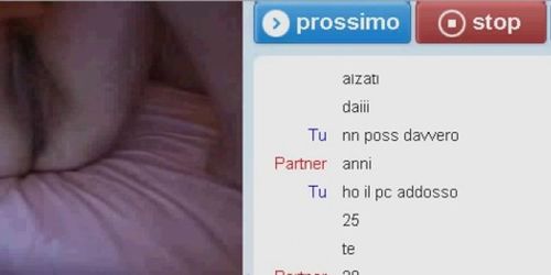 ChatRandom - 30enne italiana si diverte in cam !