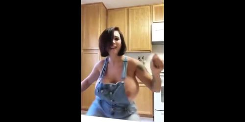 Huge Boobs Sexy Dance