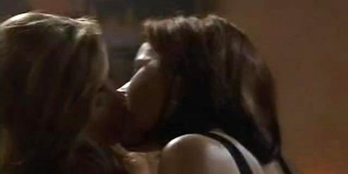 Denise Richards & Neve Campbell - Motel Scene