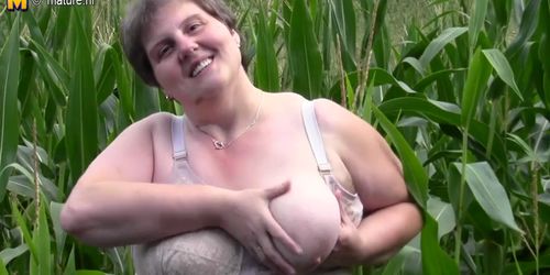 Big fat mama do this in a cornfield