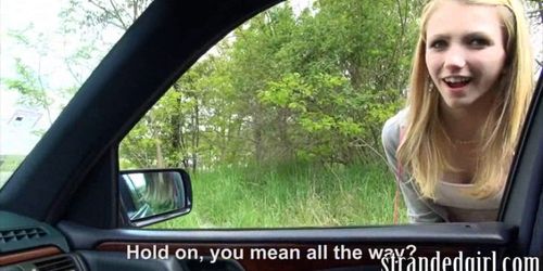 Hitchhiking teen thanks her driver with her mouth and p