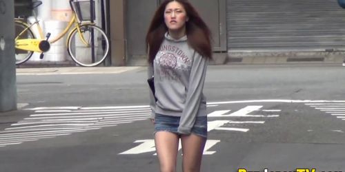 Asian skank pee public