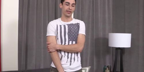 Bigdick muscular jock enjoying solo fun