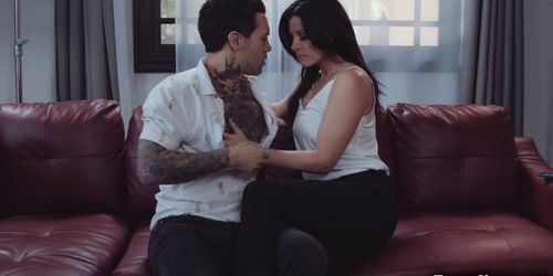 Hot momma India Summer begs for a giant dick