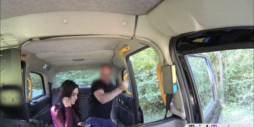 Slender amateur brunette woman screwed by fake driver