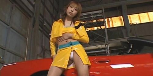 Kinky japanese floosy misaki ueno with fingers on her q