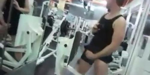 masturbandose en el gym