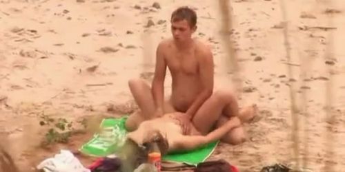 Fantastic Amateur Beach Sex Bonanza!