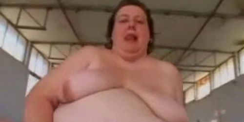 A nice SSBBW Granny Playing Solo