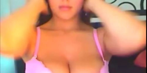 Busty chica in jeans strips shakes & rubs