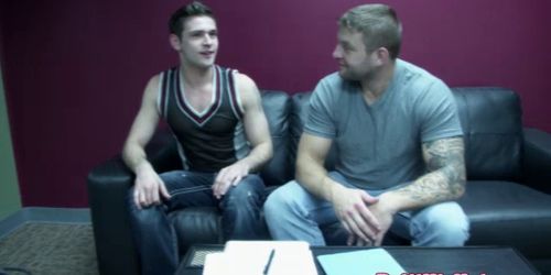 Muscled stud hunk makes bottom suck him