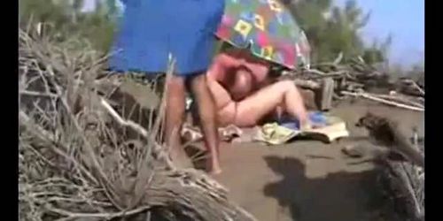 Voyeur Beach Blowjob