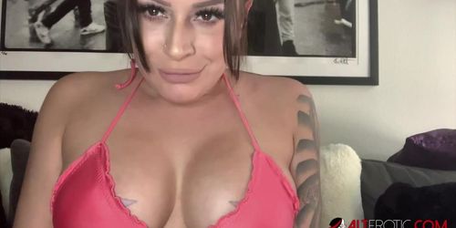 Tattooed Tori Avano creams all over her toys