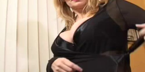 Classic Mature Busty Cougar