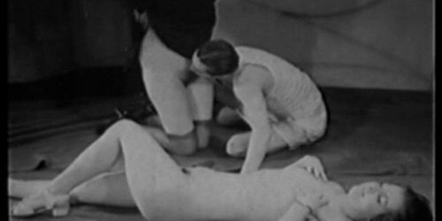 Vintage 1930s Porn - FFM Threesome