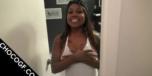 Curvy Choco tramp flaunting big ass in POV