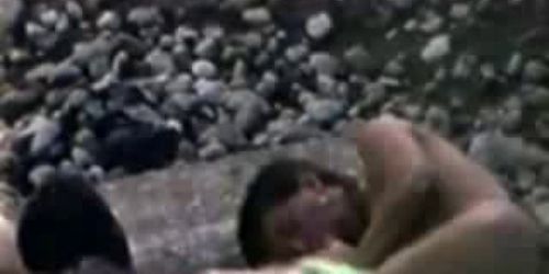 Beach voyeur video: girl giving a blow job