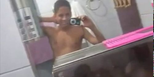 18yo teen wank for cam - milano trip in bathroom