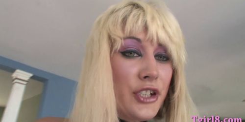 Hot blond tranny Bee Armitage dildoing her ass while je