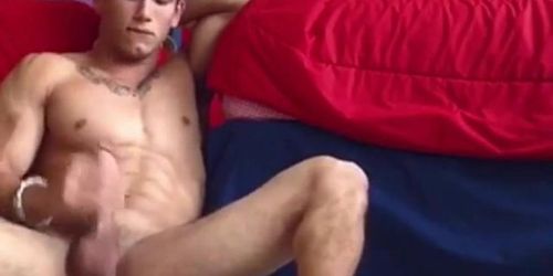 Sexy Gym Stud Jerking Off