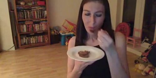 British amateur enjoys some cum on her chocolate cake