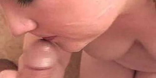 BBW sucking for a facial