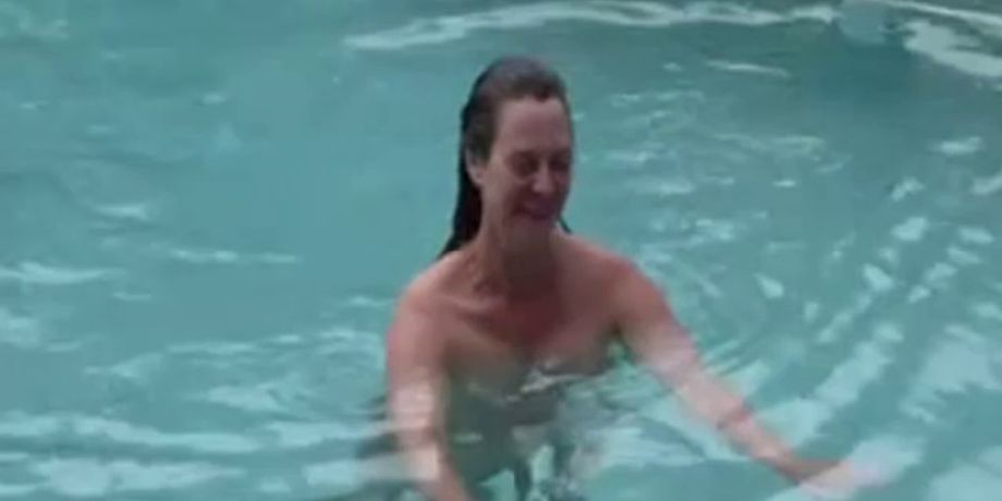 Wife having sex with husband by swimming pool EMPFlix Porn Videos